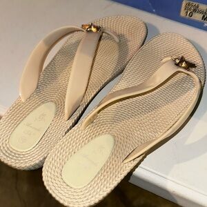 Mothers Closet/ Tan flip flops